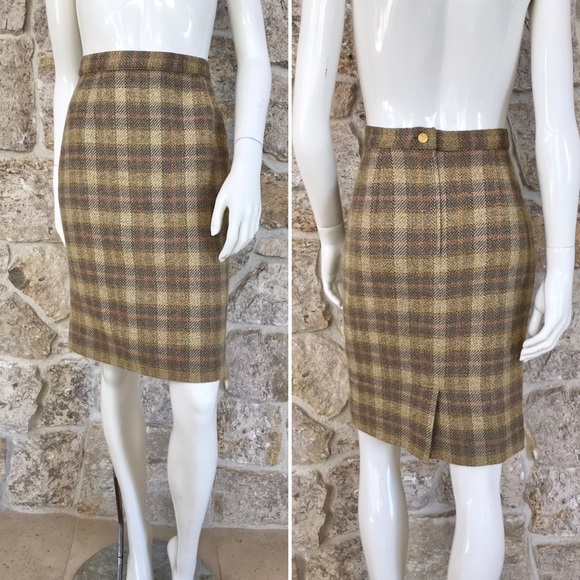 Beautiful Vintage Salvatore Ferragamo 80s 90s Plaid Wool Skirt Suit Gold Buttons - Picture 5 of 16